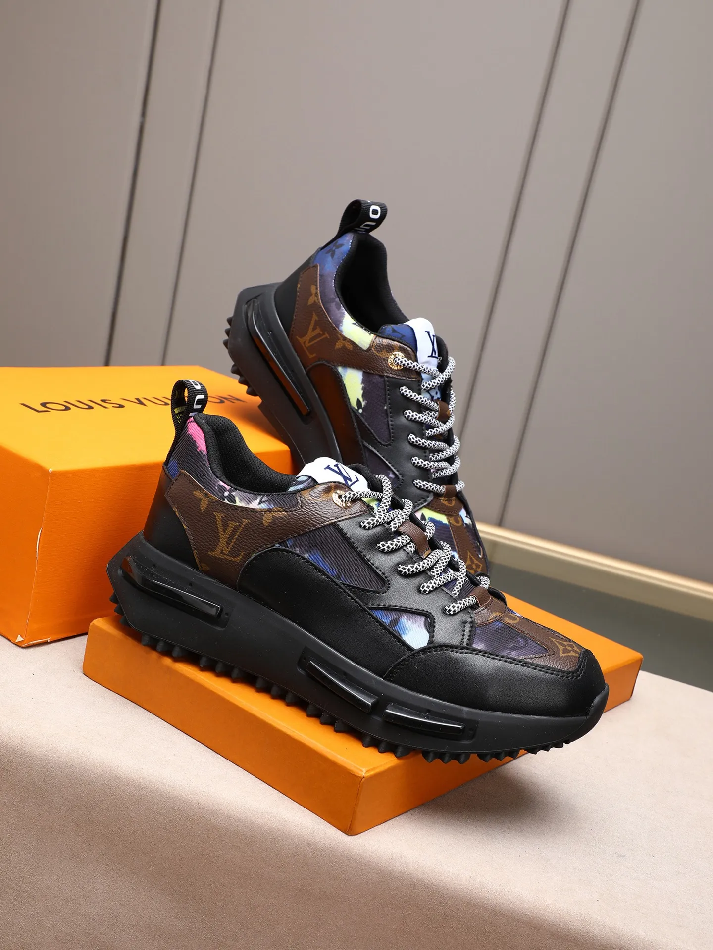 Men's shoes 💰460 [LV] Made of imported L special fabric spliced ​​with cowhide and comfortable mesh lining. Privately molded foam TPU outsole, super light and comfortable on the feet! Perfect last shape, generous and fashionable design, 4 colors available! Code number: 38–44 (45 customized